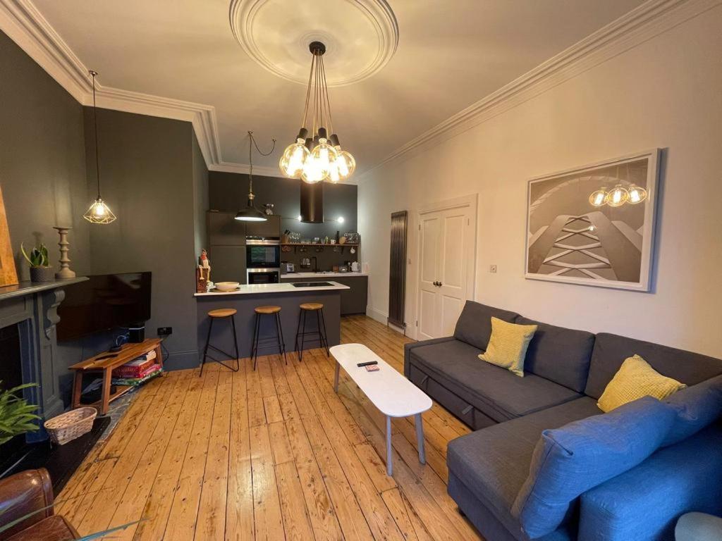 Urban Suites Stunning Victorian 3 Bed 2bath With Free Parking Apartment *